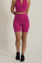 Cargar imagen en el visor de la galería, Solid Pitahaya Short