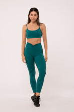 Cargar imagen en el visor de la galería, Spirit Twist Green Leggings
