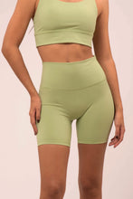 Cargar imagen en el visor de la galería, Daylight Pistachio Green Short
