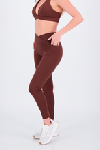 Cargar imagen en el visor de la galería, Atelier Scrunch Cacao Brown Leggings
