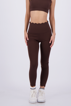 Cargar imagen en el visor de la galería, Wave Syrup Brown Leggings
