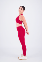 Cargar imagen en el visor de la galería, Atelier Scrunch Red Merlot Leggings
