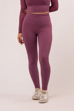 Cargar imagen en el visor de la galería, Posh Purple Leggings
