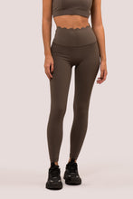 Cargar imagen en el visor de la galería, Scallop  Khaki Leggings
