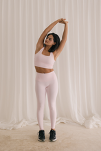 Cargar imagen en el visor de la galería, Solid  Milkshake Pink Leggings
