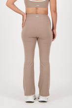 Cargar imagen en el visor de la galería, Contrast Taupe Brown Flare Pants
