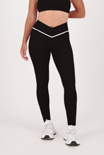 Cargar imagen en el visor de la galería, Compact Black Leggings
