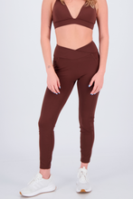 Cargar imagen en el visor de la galería, Atelier Scrunch Cacao Brown Leggings
