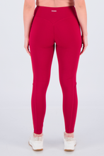 Cargar imagen en el visor de la galería, Atelier Scrunch Red Merlot Leggings
