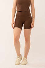 Cargar imagen en el visor de la galería, Brunette Brown Short
