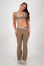 Cargar imagen en el visor de la galería, Align Cookie Beige Flare Pants
