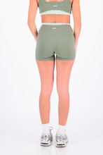 Cargar imagen en el visor de la galería, Polka Green Topaz Short
