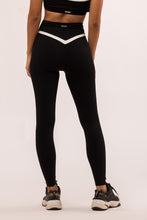 Cargar imagen en el visor de la galería, Compact Black Leggings
