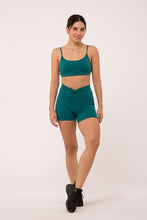 Cargar imagen en el visor de la galería, Spirit Twist Green Short
