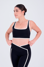 Cargar imagen en el visor de la galería, Bold Black Top
