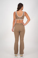 Cargar imagen en el visor de la galería, Align Cookie Beige Flare Pants
