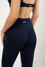 Cargar imagen en el visor de la galería, Sculpt Scrunch Marine Leggings
