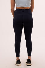 Cargar imagen en el visor de la galería, Scallop  Marine Leggings
