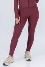 Cargar imagen en el visor de la galería, Form Ruby Wine leggings
