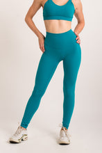 Cargar imagen en el visor de la galería, Fade Jade Green Leggings
