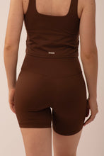 Cargar imagen en el visor de la galería, Brunette Brown Short
