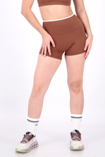 Cargar imagen en el visor de la galería, Aura Burnt Terracota Short
