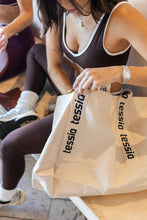 Cargar imagen en el visor de la galería, Tote Bag Tessia ( edición especial )
