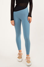 Cargar imagen en el visor de la galería, Seamless Stone Blue Leggings
