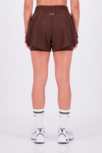 Cargar imagen en el visor de la galería, Pace Running Camel Short
