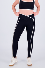 Cargar imagen en el visor de la galería, Bold Black Leggings
