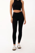 Cargar imagen en el visor de la galería, Balance Black Leggings
