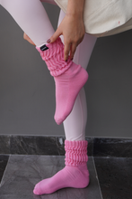 Cargar imagen en el visor de la galería, Slouched Tessia Socks
