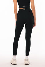 Cargar imagen en el visor de la galería, Daylight Black Leggings
