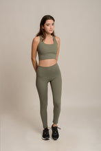 Cargar imagen en el visor de la galería, Solid Leggings Olive Sage
