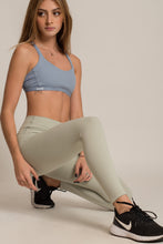 Cargar imagen en el visor de la galería, Buttery soft Green Mossy Leggings
