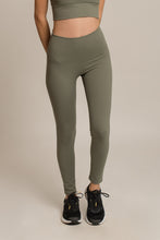 Cargar imagen en el visor de la galería, Solid Leggings Olive Sage
