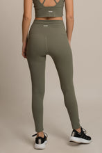 Cargar imagen en el visor de la galería, Solid Leggings Olive Sage
