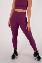 Cargar imagen en el visor de la galería, Solid Leggings Grape Purple
