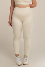 Cargar imagen en el visor de la galería, Impact Crema Leggings
