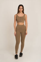 Cargar imagen en el visor de la galería, Impact Khaki Leggings
