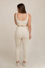 Cargar imagen en el visor de la galería, Impact Crema Leggings
