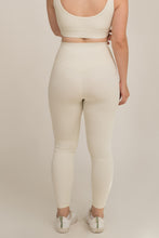 Cargar imagen en el visor de la galería, Impact Crema Leggings
