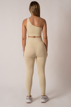 Cargar imagen en el visor de la galería, Ribbed Seamless Butter Cup Cream Leggings
